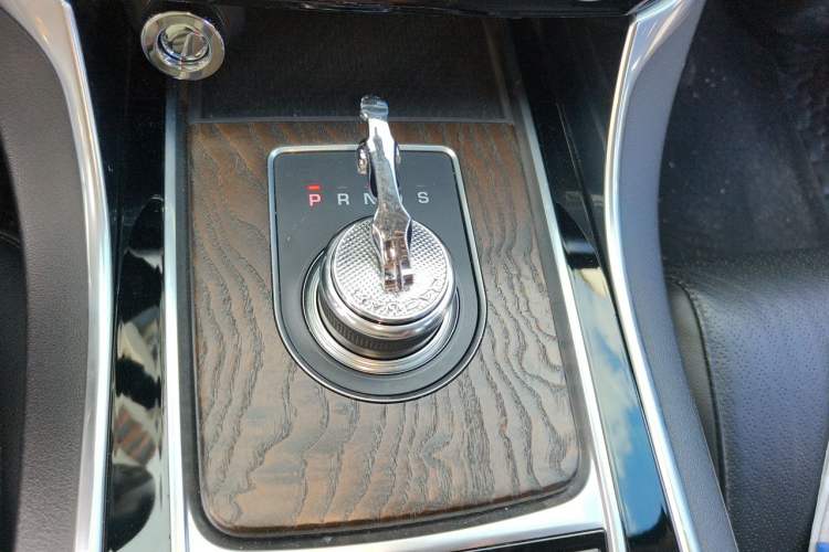 Used Jaguar XFL 2018 XFL 2.0T 250 PS Luxury Edition Gear Lever
