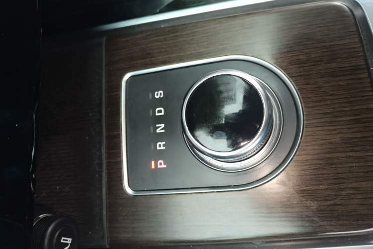Used Jaguar XFL 2018 XFL 2.0T 200PS Elite Edition Gear Lever