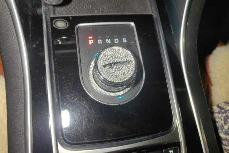 Used Jaguar XFL 2018 XFL 2.0T 200PS Luxury Edition Gear Lever