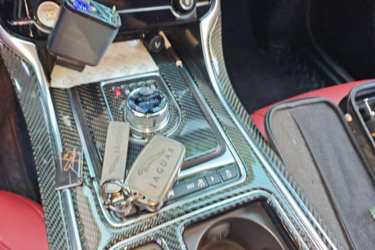 Used Jaguar XFL 2018 XFL 2.0T 250 PS Luxury Edition Gear Lever