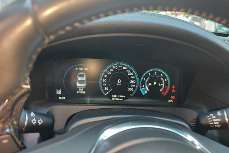 Used Jaguar XFL 2018 XFL 2.0T 250 PS Luxury Edition Instrument Cluster
