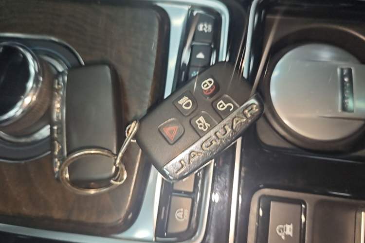 Used Jaguar XFL 2018 XFL 2.0T 250 PS Luxury Edition Interior 1
