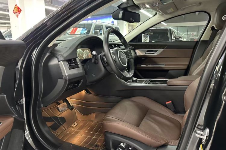 Used Jaguar XFL 2018 XFL 2.0T 250 PS Premium Edition Interior 2