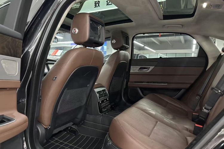 Used Jaguar XFL 2018 XFL 2.0T 250 PS Premium Edition Interior 3