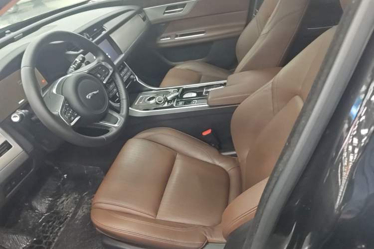 Used Jaguar XFL 2018 XFL 2.0T 250 PS Luxury Edition Left Front Seat