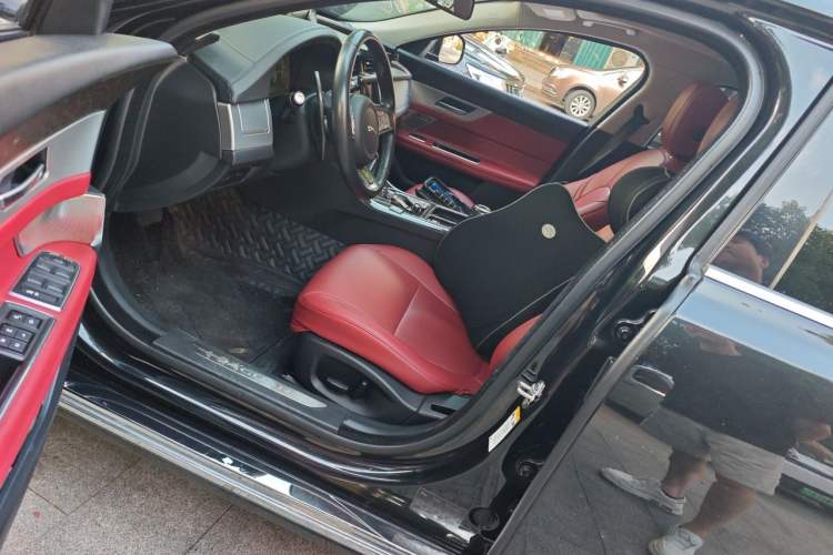Used Jaguar XFL 2018 XFL 2.0T 250 PS Luxury Edition Left Front Seat