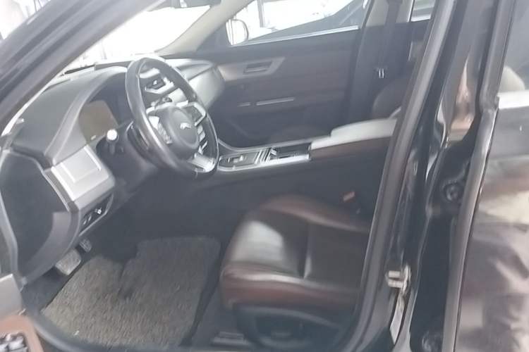 Used Jaguar XFL 2018 XFL 2.0T 250 PS Luxury Edition Left Front Seat