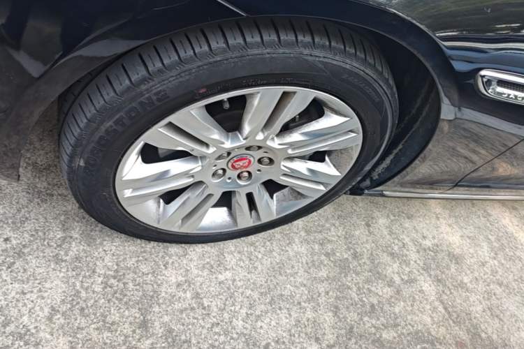 Used Jaguar XFL 2018 XFL 2.0T 250 PS Premium Edition Left Front Wheel Hub