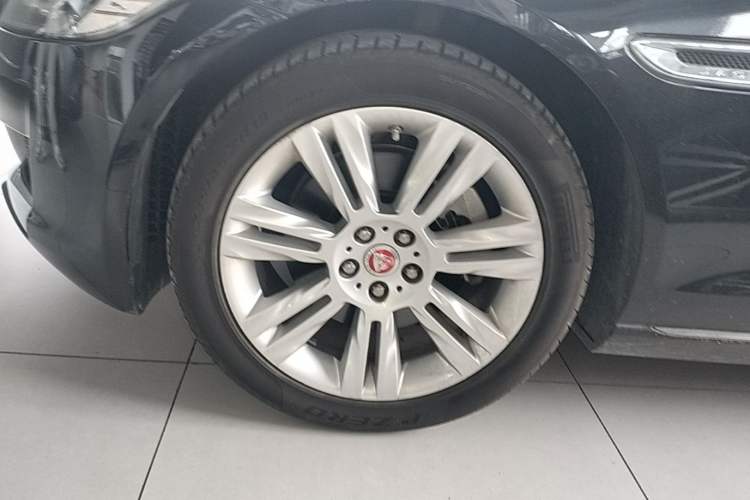 Used Jaguar XFL 2018 XFL 2.0T 250 PS Luxury Edition Left Front Wheel Hub