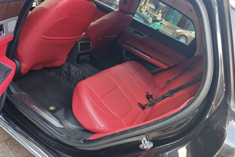 Used Jaguar XFL 2018 XFL 2.0T 250 PS Luxury Edition Left Rear Seat
