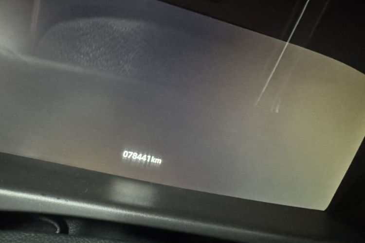 Used Jaguar XFL 2018 XFL 2.0T 250 PS Premium Edition Odometer Close Up