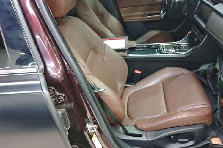 Used Jaguar XFL 2018 XFL 2.0T 250 PS Luxury Edition Right Front Seat