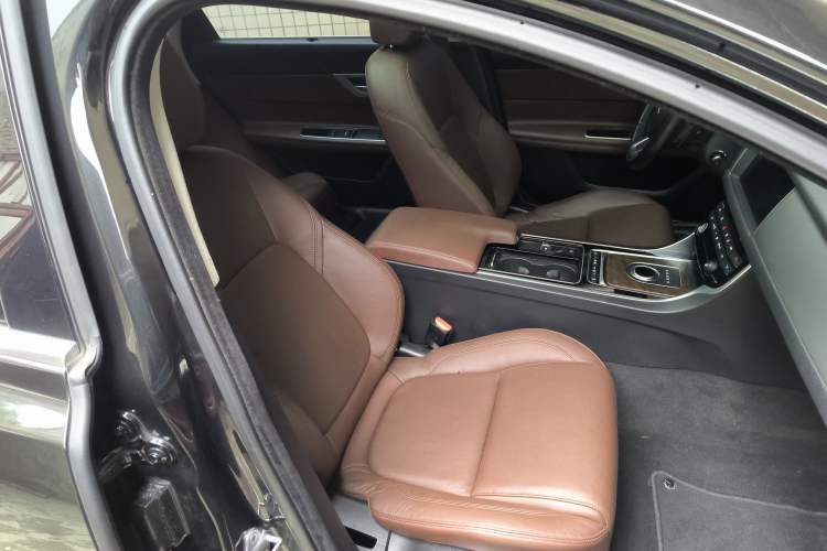 Used Jaguar XFL 2018 XFL 2.0T 250 PS Luxury Edition Right Front Seat