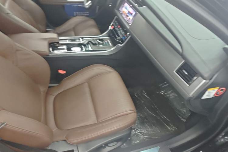 Used Jaguar XFL 2018 XFL 2.0T 250 PS Luxury Edition Right Front Seat