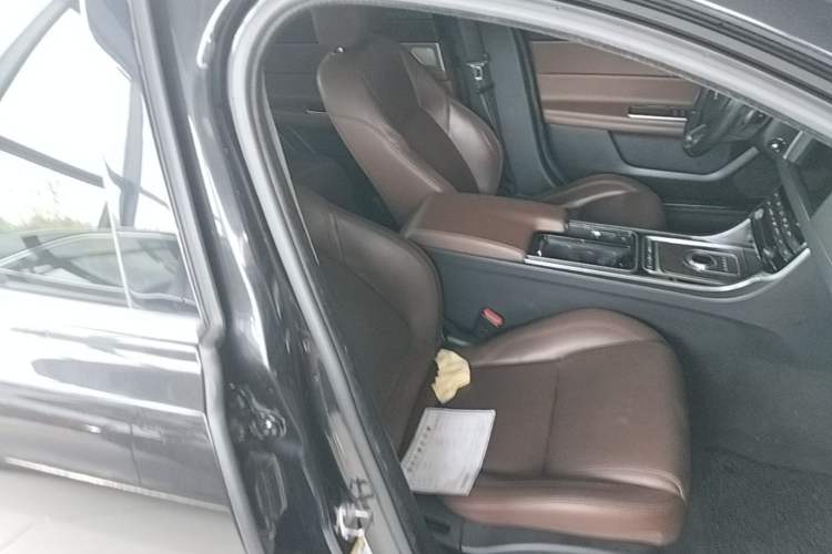 Used Jaguar XFL 2018 XFL 2.0T 250 PS Luxury Edition Right Front Seat