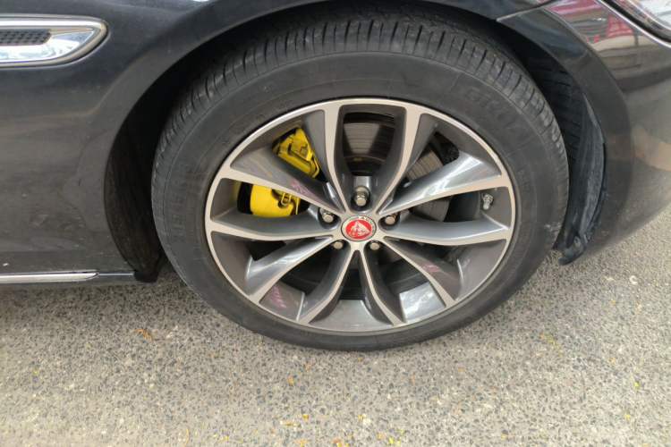 Used Jaguar XFL 2018 XFL 2.0T 250 PS Luxury Edition Right Front Wheel Hub