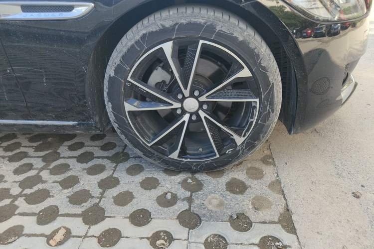 Used Jaguar XFL 2018 XFL 2.0T 250 PS Luxury Edition Right Front Wheel Hub