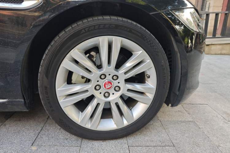 Used Jaguar XFL 2018 XFL 2.0T 250 PS Luxury Edition Right Front Wheel Hub