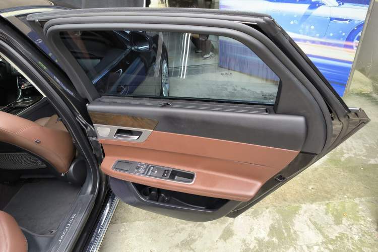 Used Jaguar XFL 2018 XFL 2.0T 250 PS Luxury Edition Right Rear Door Interior