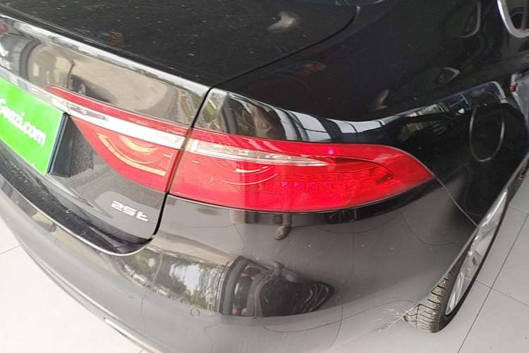 Used Jaguar XFL 2018 XFL 2.0T 250 PS Luxury Edition Right Rear Taillight