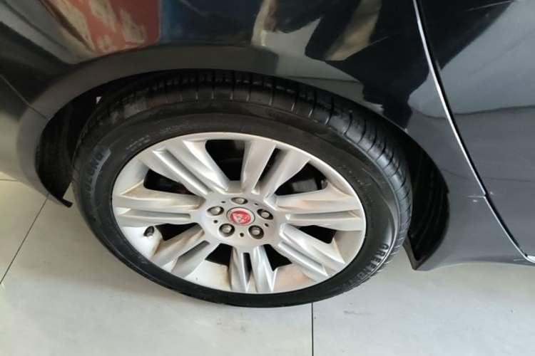 Used Jaguar XFL 2018 XFL 2.0T 250 PS Luxury Edition Right Rear Wheel Hub