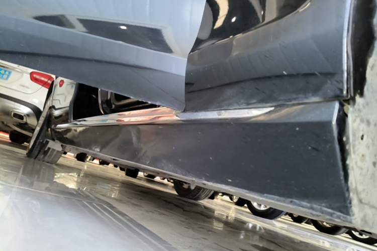 Used Jaguar XFL 2018 XFL 2.0T 250 PS Luxury Edition Right Side Sill