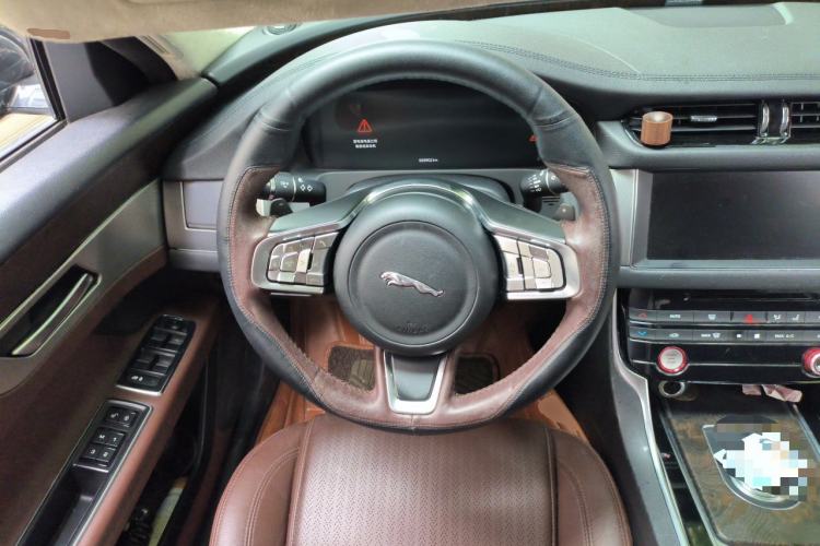 Used Jaguar XFL 2018 XFL 2.0T 250 PS Luxury Edition Steering Wheel