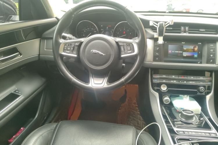 Used Jaguar XFL 2018 XFL 2.0T 200PS Luxury Edition Steering Wheel