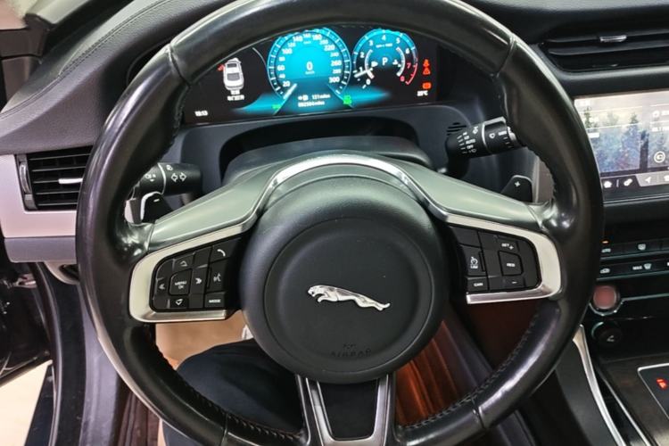 Used Jaguar XFL 2018 XFL 2.0T 250 PS Luxury Edition Steering Wheel