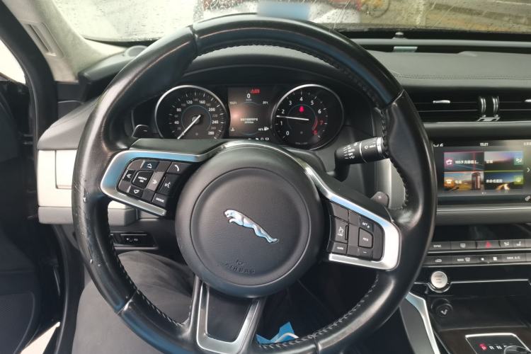 Used Jaguar XFL 2018 XFL 2.0T 200PS Elite Edition Steering Wheel