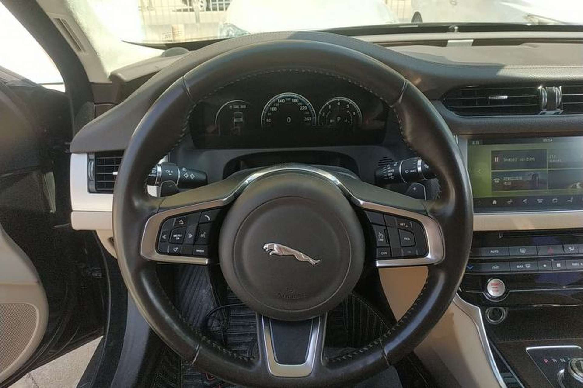 Used Jaguar XFL 2018 XFL 2.0T 250 PS Luxury Edition Steering Wheel