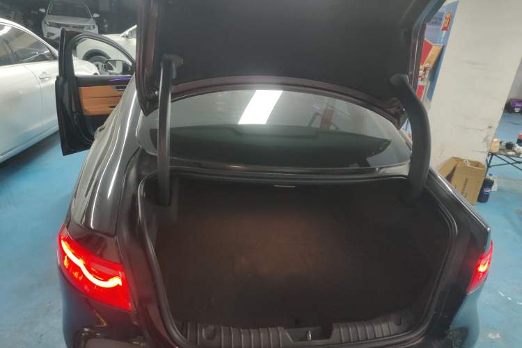 Used Jaguar XFL 2018 XFL 2.0T 200PS Elite Edition Trunk
