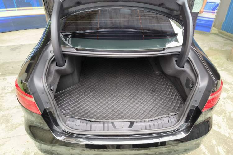 Used Jaguar XFL 2018 XFL 2.0T 250 PS Luxury Edition Trunk
