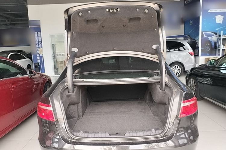 Used Jaguar XFL 2018 XFL 2.0T 250 PS Luxury Edition Trunk