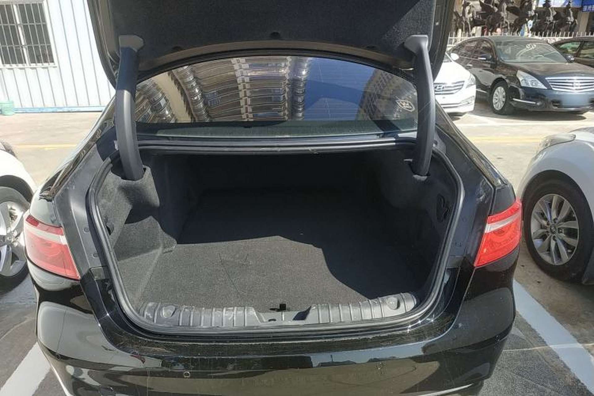 Used Jaguar XFL 2018 XFL 2.0T 250 PS Luxury Edition Trunk