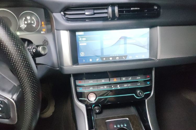 Used Jaguar XFL 2018 XFL 2.0T 250 PS Luxury Edition Audio And AC Panel