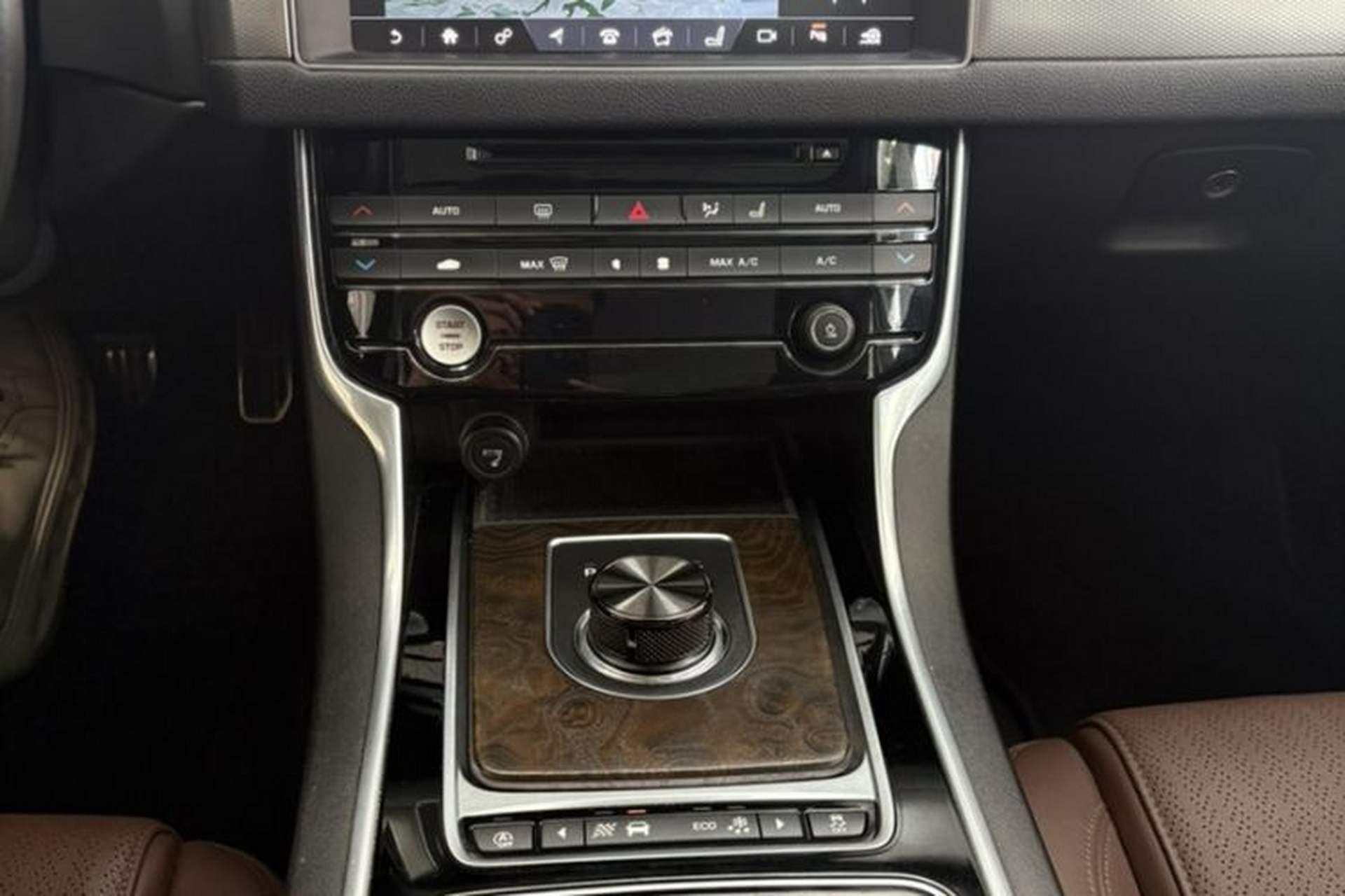 Used Jaguar XFL 2018 XFL 2.0T 250 PS Luxury Edition Audio And AC Panel