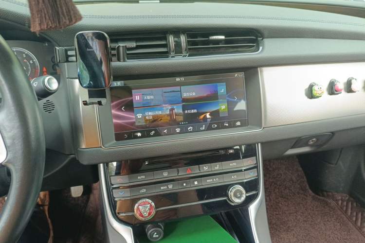 Used Jaguar XFL 2018 XFL 2.0T 250 PS Luxury Edition Audio And AC Panel