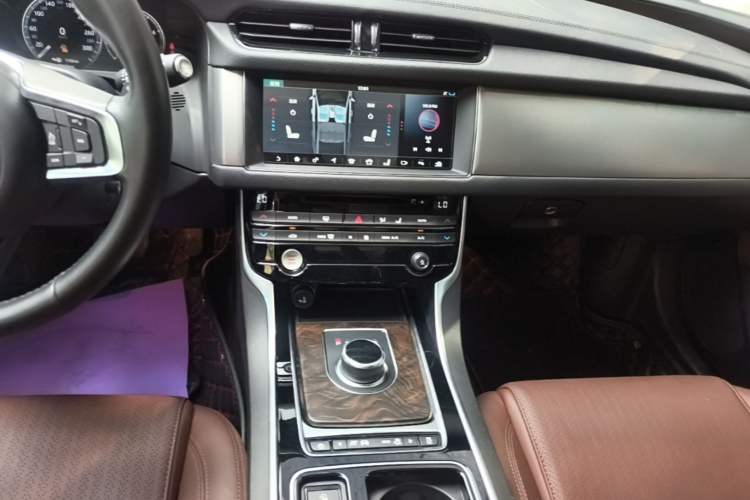 Used Jaguar XFL 2018 XFL 2.0T 250 PS Premium Edition Audio And AC Panel