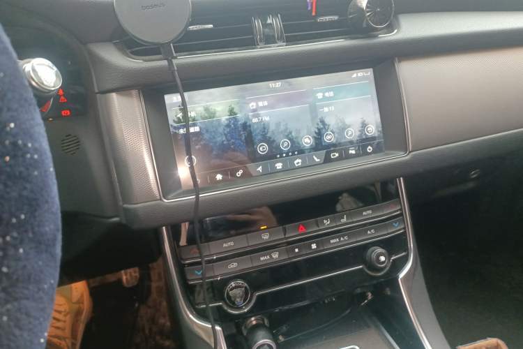 Used Jaguar XFL 2018 XFL 2.0T 250 PS Luxury Edition Audio And AC Panel