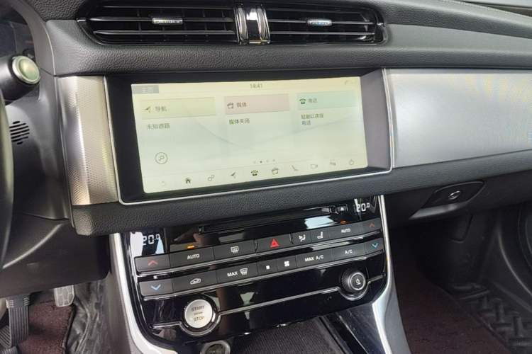 Used Jaguar XFL 2018 XFL 2.0T 250 PS Luxury Edition Audio And AC Panel