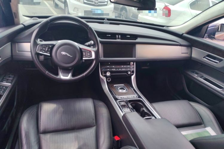 Used Jaguar XFL 2018 XFL 2.0T 200PS Elite Edition Center Console