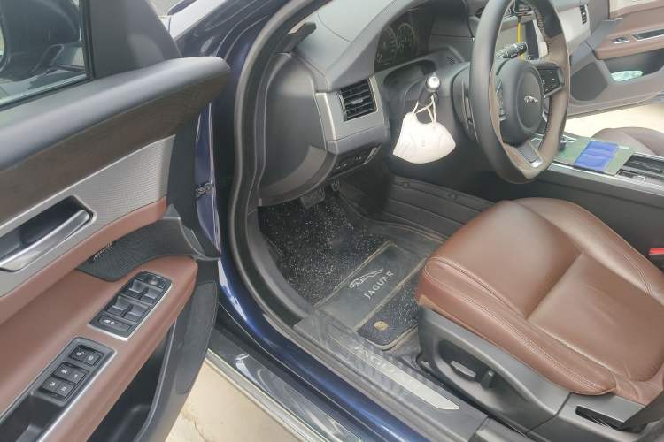 Used Jaguar XFL 2018 XFL 2.0T 250 PS Luxury Edition Driver Seat