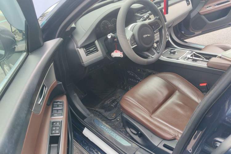 Used Jaguar XFL 2018 XFL 2.0T 250 PS Luxury Edition Driver Seat
