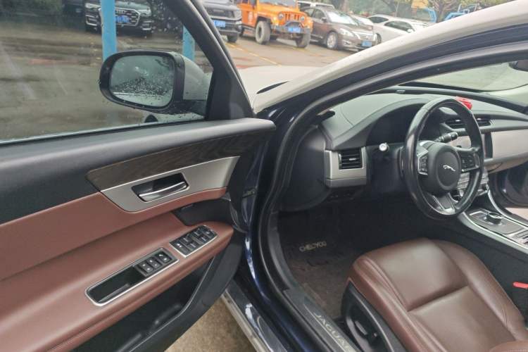 Used Jaguar XFL 2018 XFL 2.0T 250 PS Luxury Edition Driver Seat