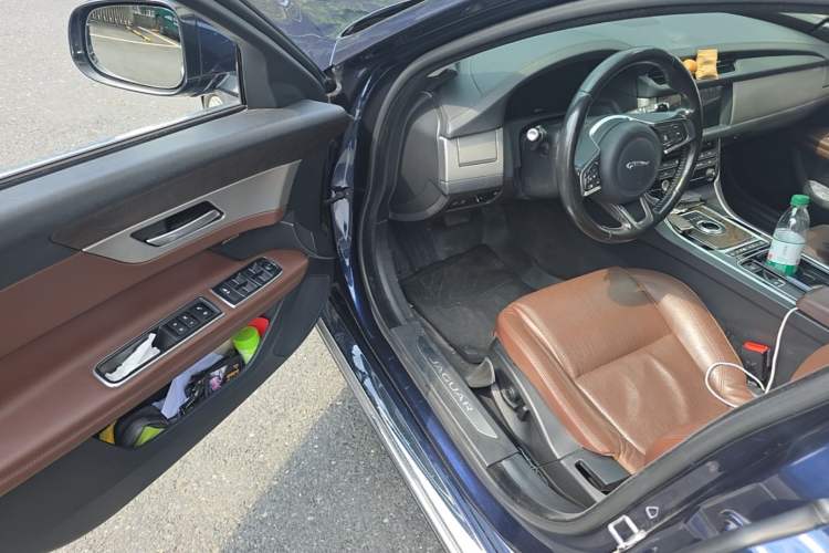 Used Jaguar XFL 2018 XFL 2.0T 250 PS Premium Edition Driver Seat