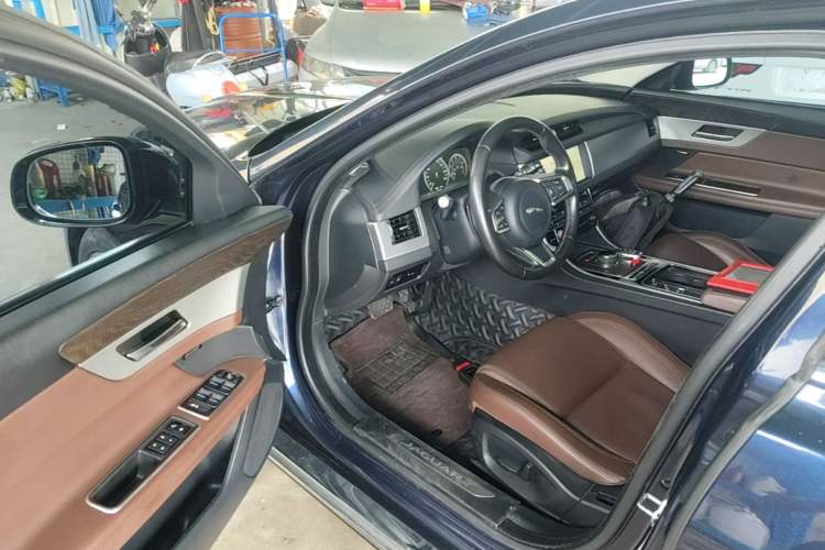 Used Jaguar XFL 2018 XFL 2.0T 250 PS Luxury Edition Driver Seat