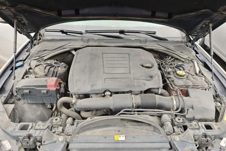 Used Jaguar XFL 2018 XFL 2.0T 250 PS Luxury Edition Engine Bay
