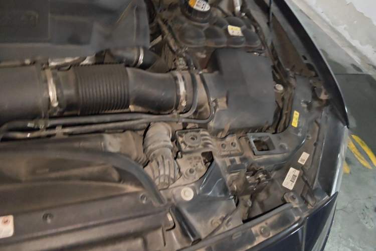 Used Jaguar XFL 2018 XFL 2.0T 250 PS Luxury Edition Engine Bay Left