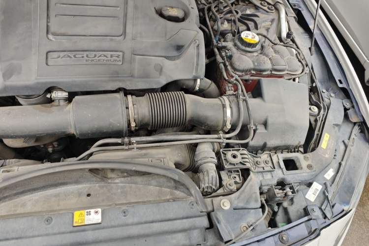 Used Jaguar XFL 2018 XFL 2.0T 250 PS Luxury Edition Engine Bay Left